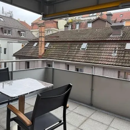 דירה 1br With Balcony - West 13 *