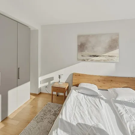 1br With Balcony - West 13 Lejlighed