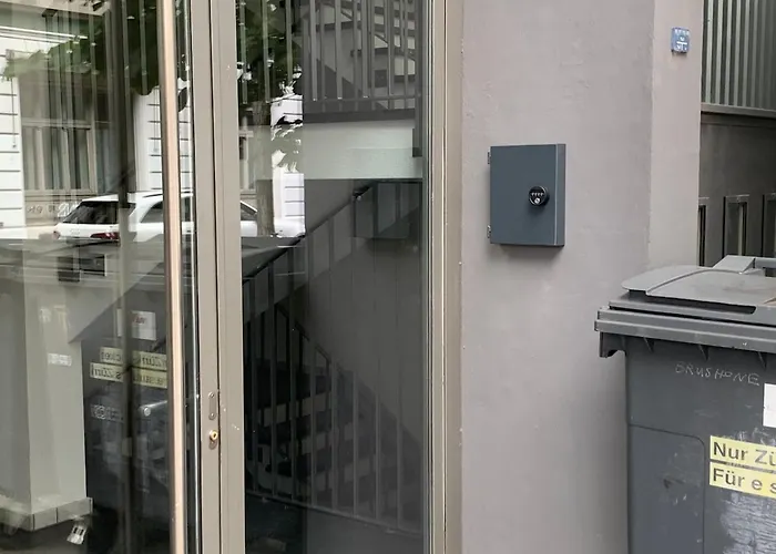 1br With Balcony - West 13